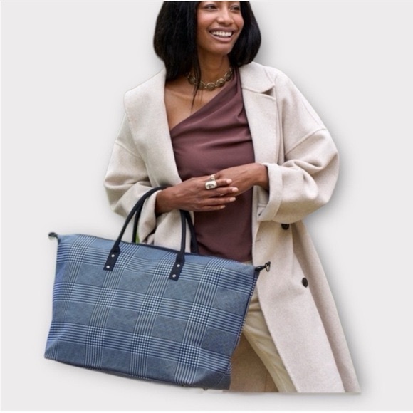 SALE! Lulu Dharma Weekender Tote Overnight Bag-NWT - Picture 2 of 4